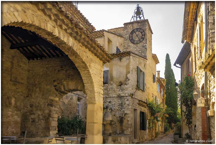 La randonnée de Séguret, le village et le château