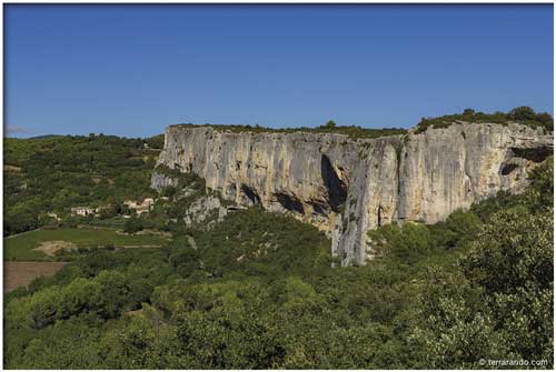 La randonnée de Lioux et la combe de la Font Jouvale