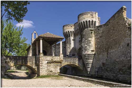 Randonnée de Pernes les Fontaines en Vaucluse