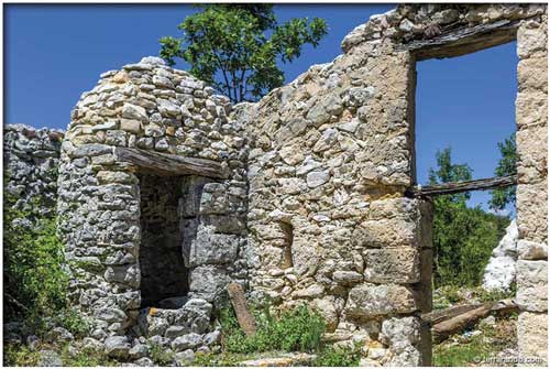 La randonnée de Saint-Hubert et la ferme de Lausemolan en Vaucluse