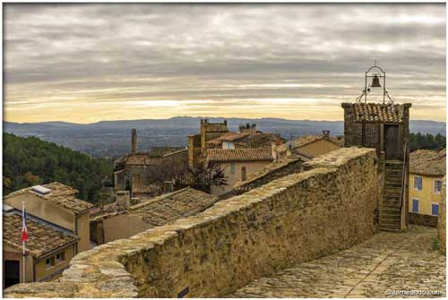 Randonnée pédestre Saumane de Vaucluse et le rocher des 3 luisants en Vaucluse