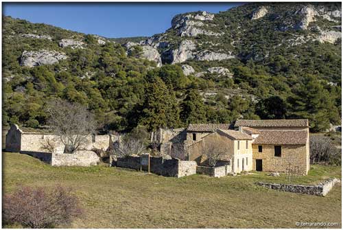 La randonnée de Saumane de Vaucluse et la ferme de Valescure