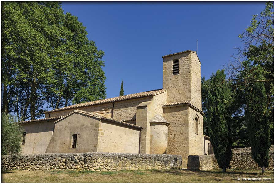 La randonnée de Vaugines et l'Eglise Saint-Barthélémy