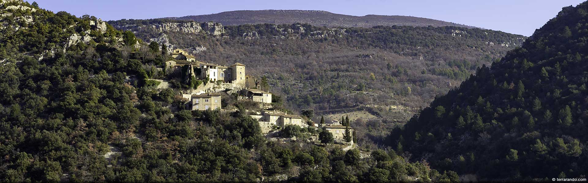 Randonnée pédestre dans le Vaucluse à Brantes