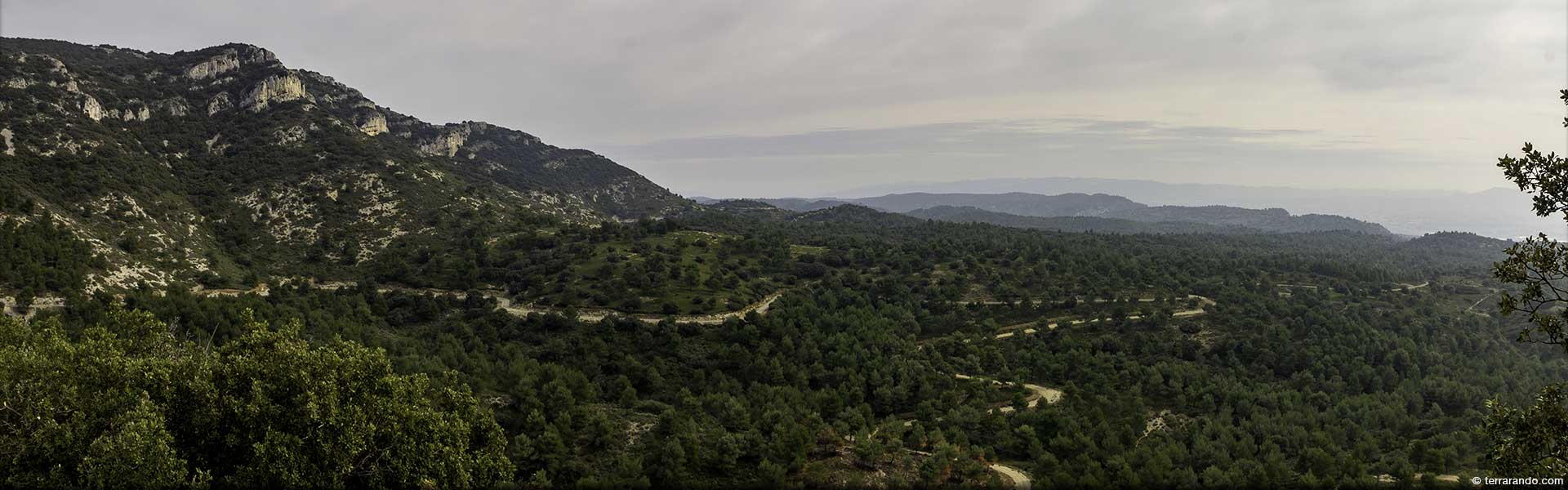 Randonnée de Cheval-Blanc et le tour du sommet de Valloncourt dans le Luberon en Vaucluse