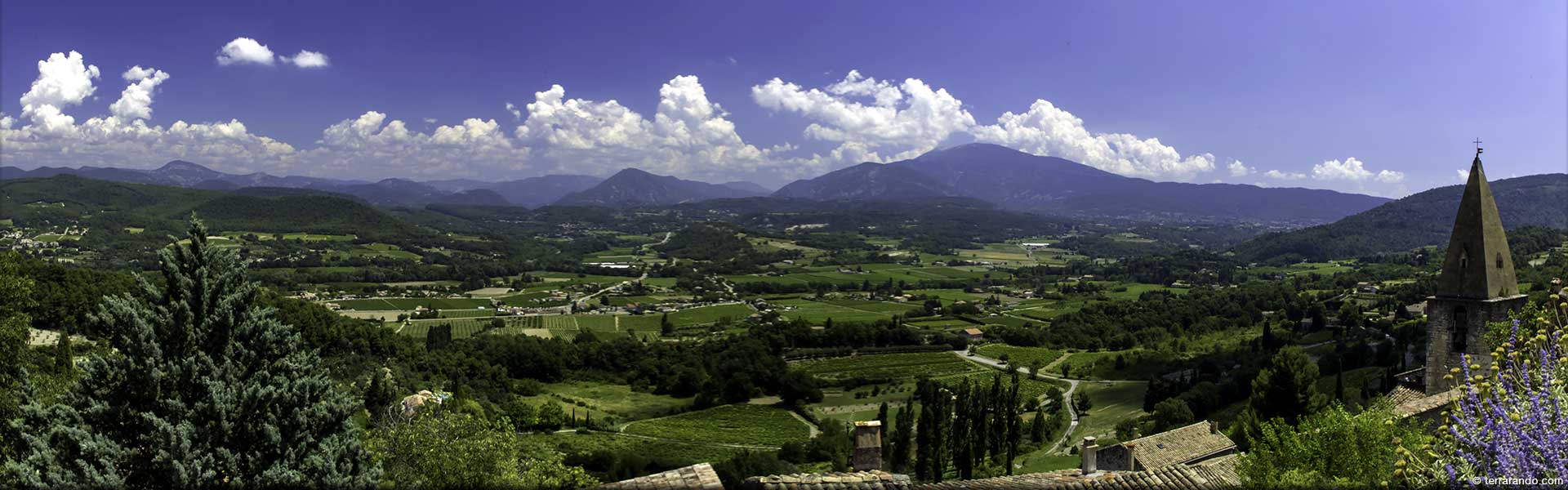 Randonnée pédestre dans le Vaucluse à Crestet