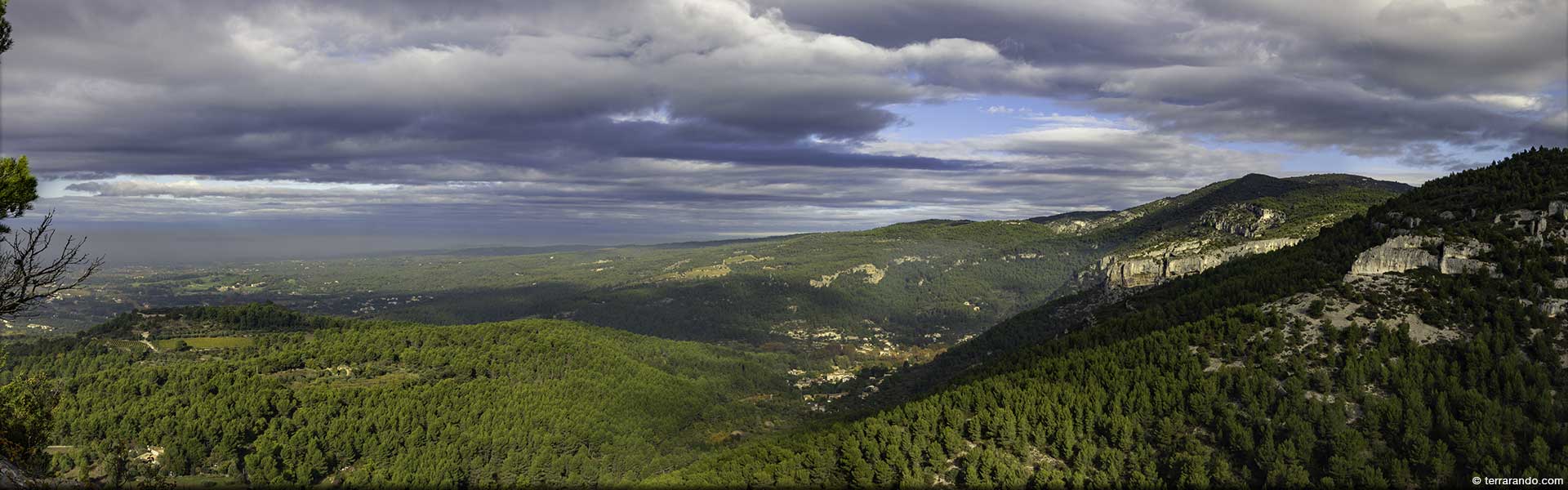 Randonnée pédestre dans le Vaucluse à Lagnes