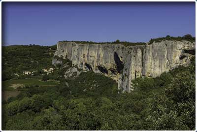 randonnée pédestre de Lioux dans le Vaucluse et la combe de la Font Jouvale