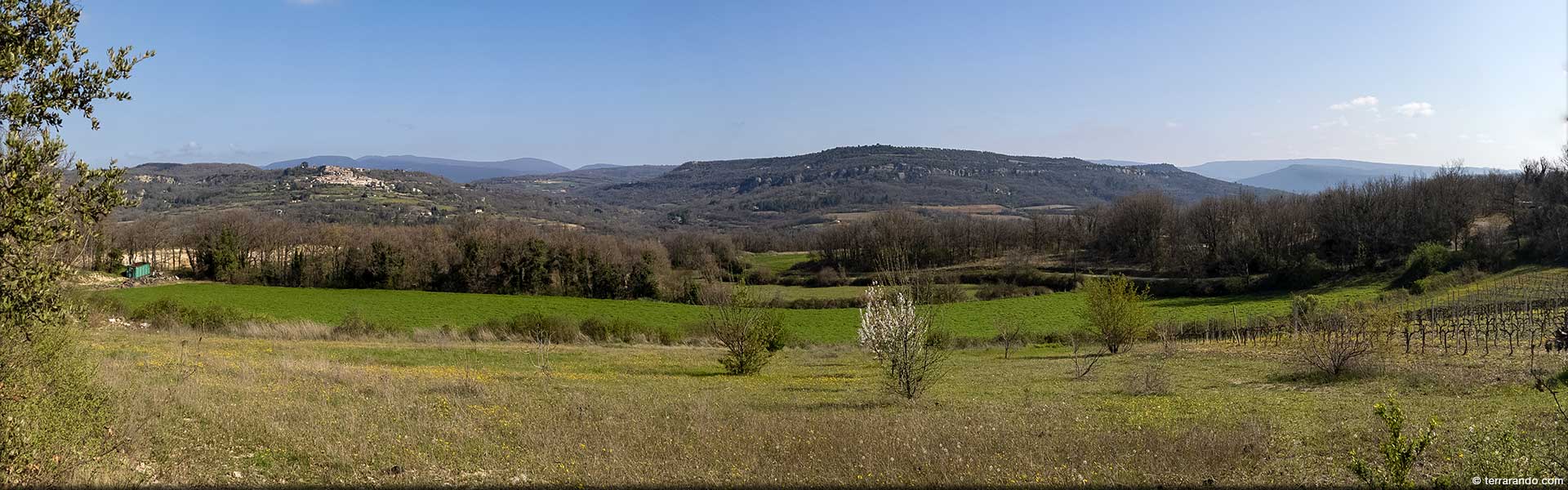 Randonnée de Saint-Martin de Castillon dans la plaine du Calavon, entre Monts de Vaucluse et Luberon
