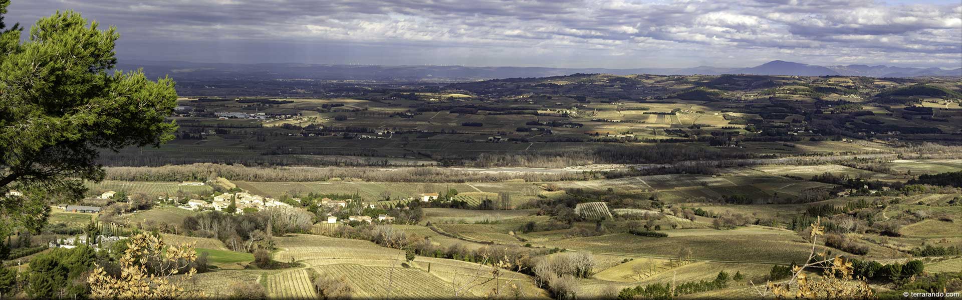 Randonnée pédestre dans le Vaucluse à Saint-Roman-de-Malegarde