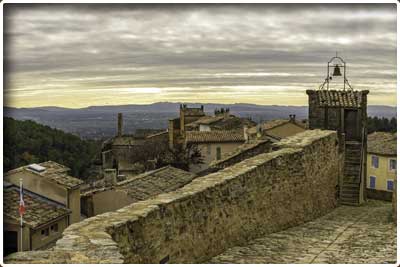 Randonnée pédestre de Saumane de Vaucluse et le rocher des 3 Luisants