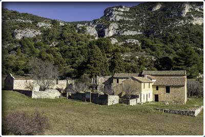Randonnée pédestre de Saumane de Vaucluse et la ferme de Valescure