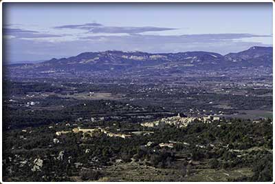 Randonnée pédestre de Venasque dans les Monts de Vaucluse